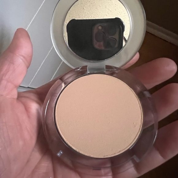 4-in-1 Pressed Mineral Cream and the color Ivory / Ivoire | LP5,Brand New . - Picture 8 of 11